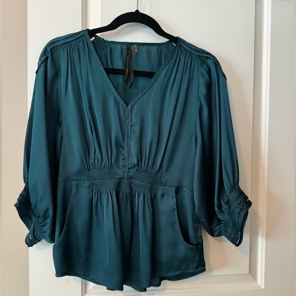 Anthropologie Size Small Super cute top with front side pockets
